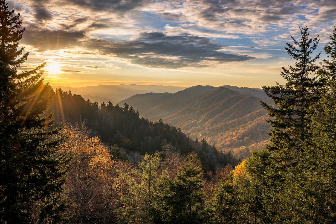 Downtown Delight, 2 Bedrooms, Pool, Hot Tub, Sleeps 6 Gatlinburg Exteriér fotografie