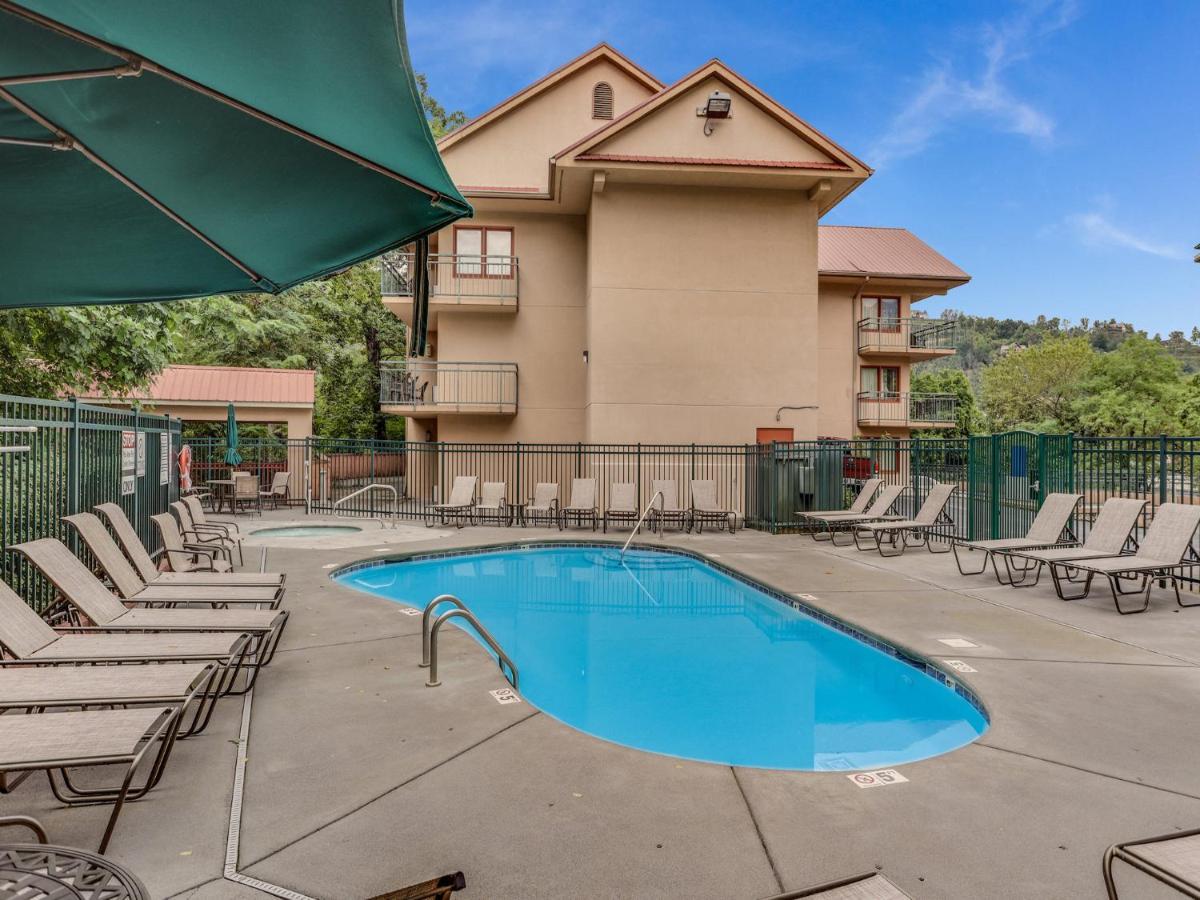 Downtown Delight, 2 Bedrooms, Pool, Hot Tub, Sleeps 6 Gatlinburg Exteriér fotografie