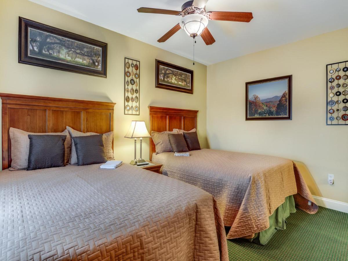 Downtown Delight, 2 Bedrooms, Pool, Hot Tub, Sleeps 6 Gatlinburg Exteriér fotografie