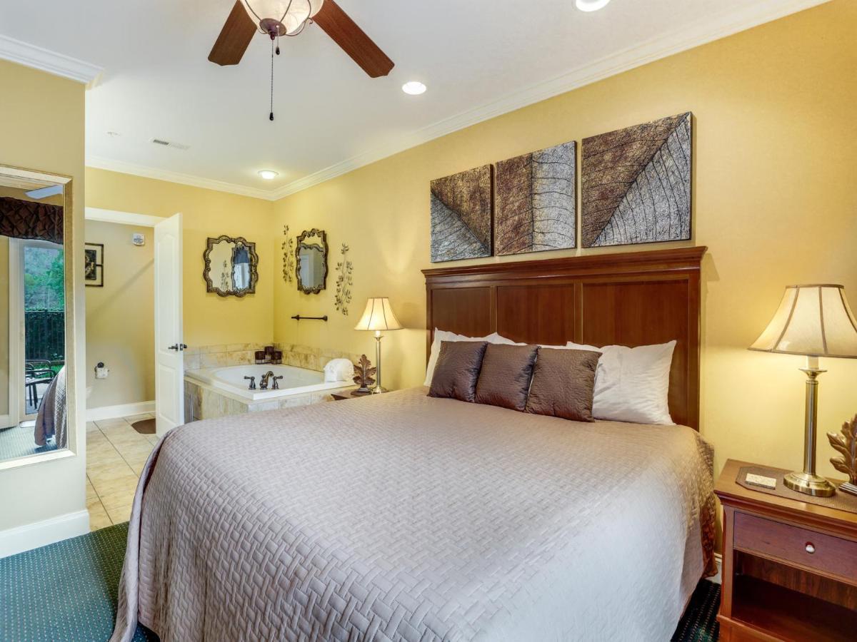 Downtown Delight, 2 Bedrooms, Pool, Hot Tub, Sleeps 6 Gatlinburg Exteriér fotografie