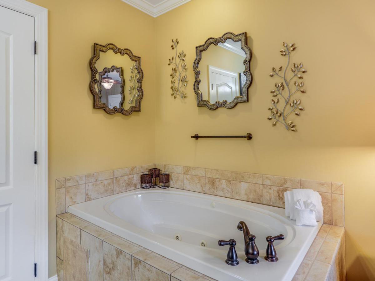 Downtown Delight, 2 Bedrooms, Pool, Hot Tub, Sleeps 6 Gatlinburg Exteriér fotografie